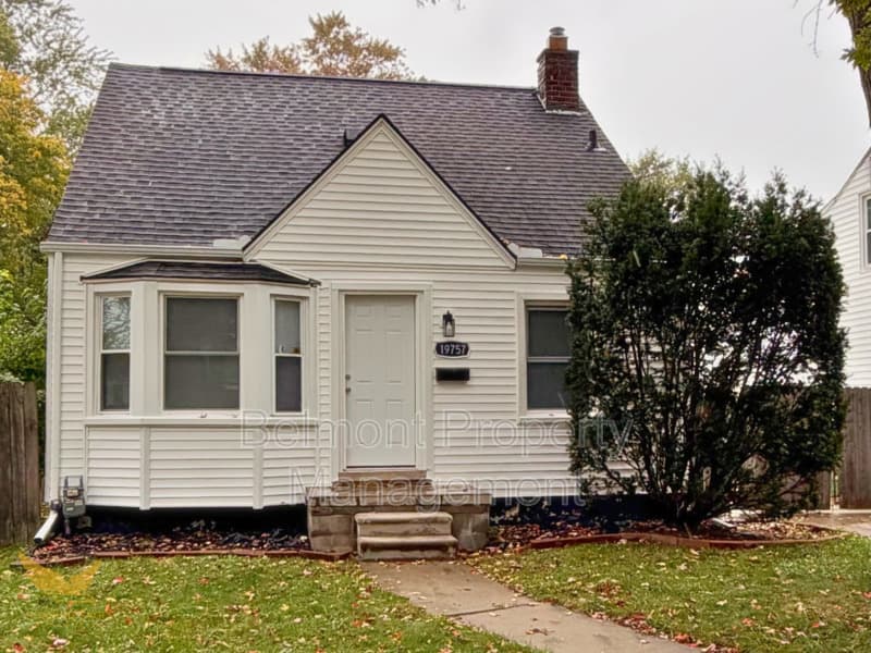 Harper Woods House: 19757 Elkhart