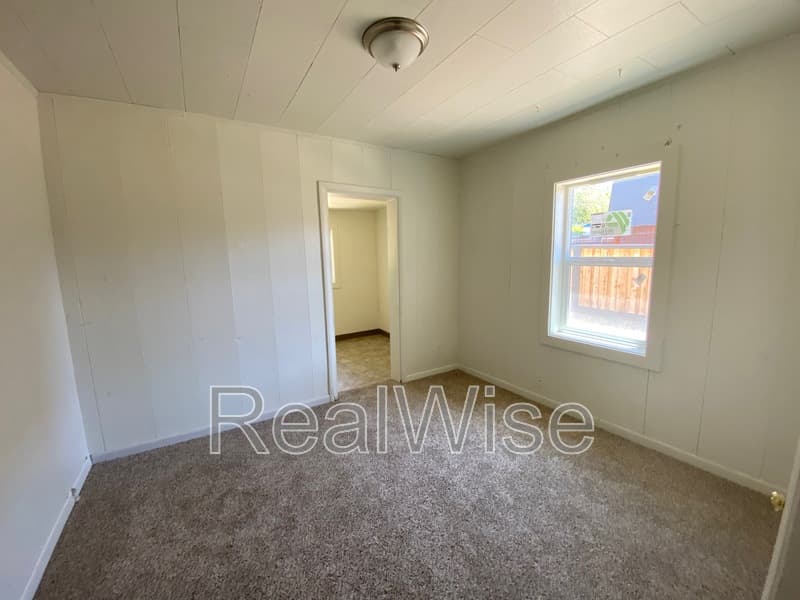 Medford House: 512 Pearl St