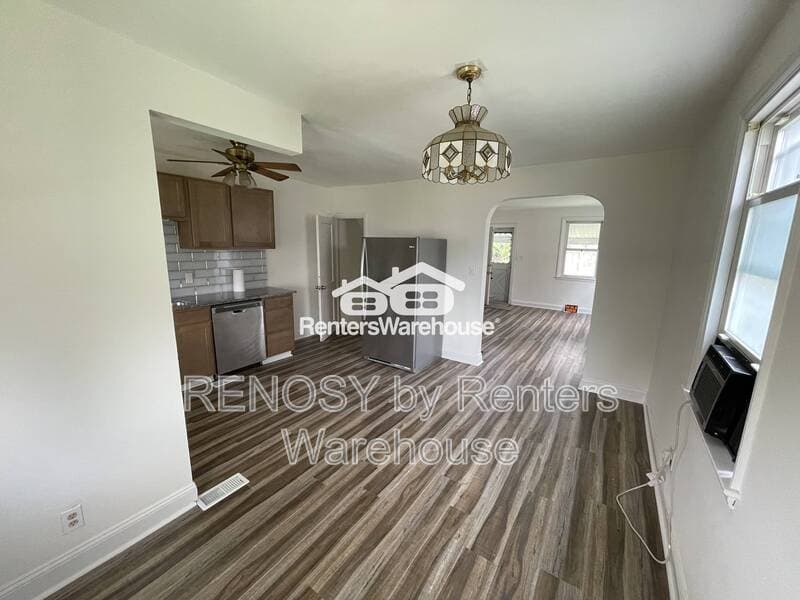 Essex House: 128 Wiltshire rd
