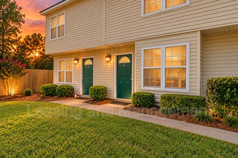 Charleston Townhome: 1423 Ashley River Road