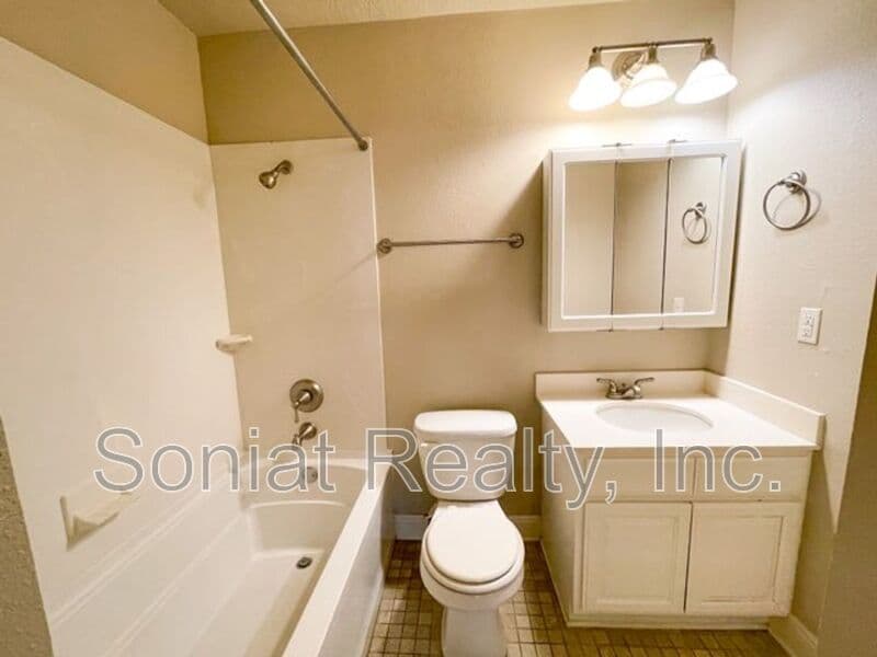 Metairie Condo: 3805 Houma Blvd