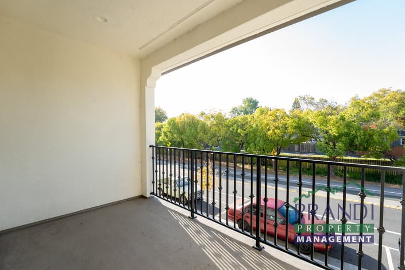 Novato Condo: 906 Rockview Rd