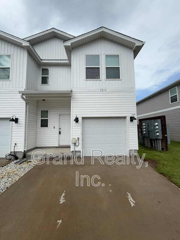 Pensacola Townhome: 1214 Fairchild Vlg Dr
