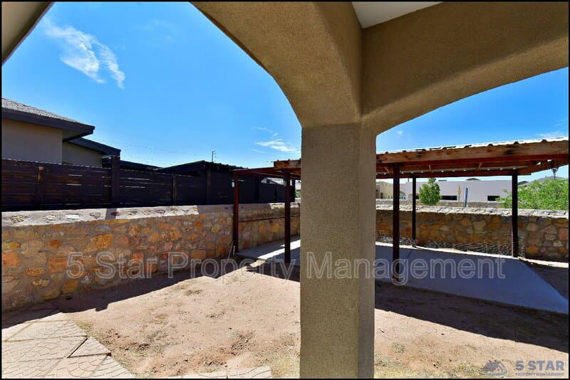 El Paso House: 14972 Louis Baudoin !!