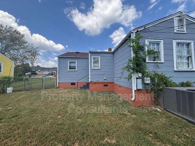 Huntsville House: 2303 Hammonds Avenue Northwest
