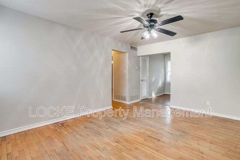 Fort Worth House: 3419 South University Drive