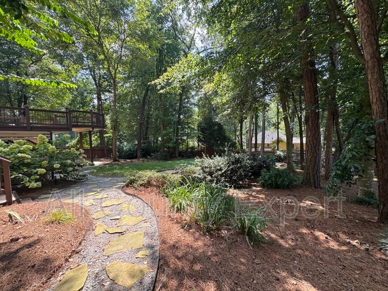 Roswell House: 11820 Highland Colony Drive