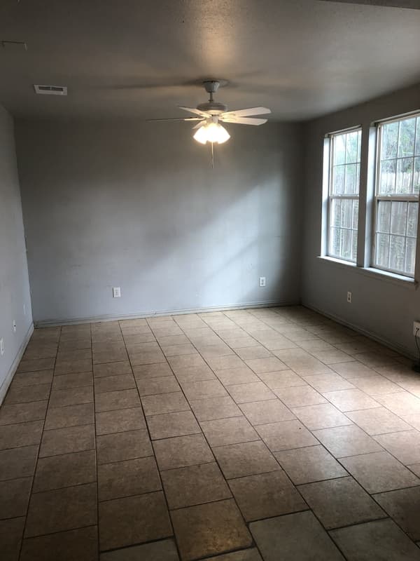 Kingsville Condo: 422 W Lott Ave - 422 1/2 B