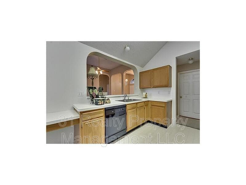 Arlington House: 214 E Lynn Creek Dr