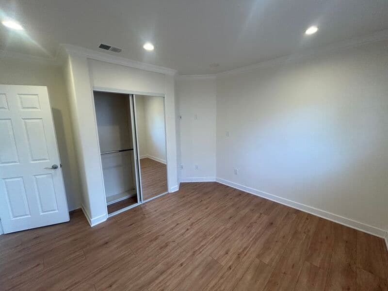 Pasadena House: 648 W Howard Street