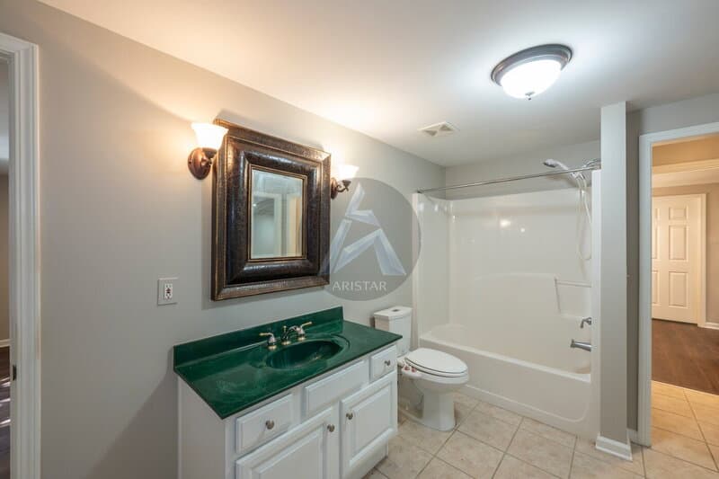 Kennesaw House: 5211 Hadaway Rd NW