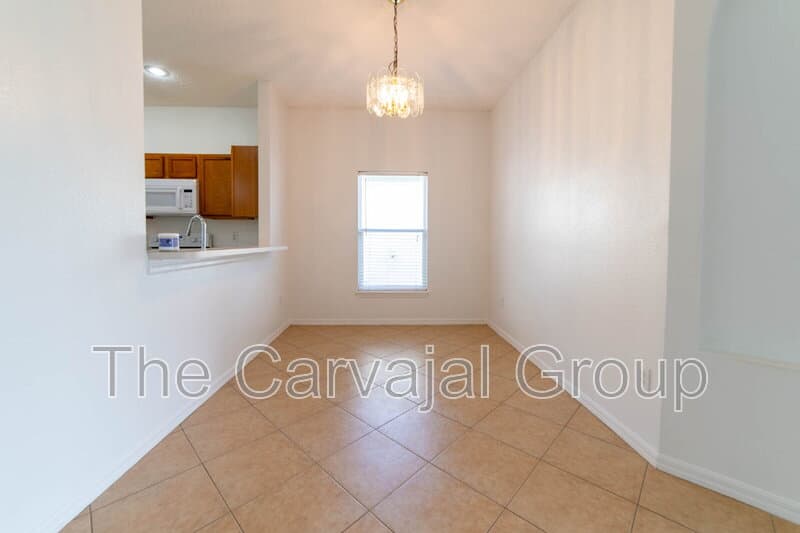 Orlando House: 4434 Waterside Pointe Cir