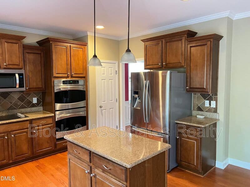 Cary House: 936 Bentbury Way