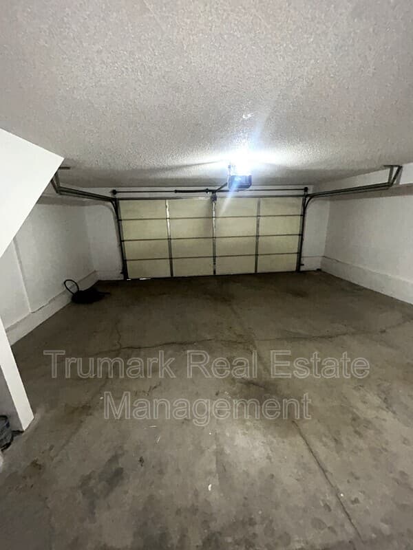Glendale Townhome: 3831 La Crescenta Ave