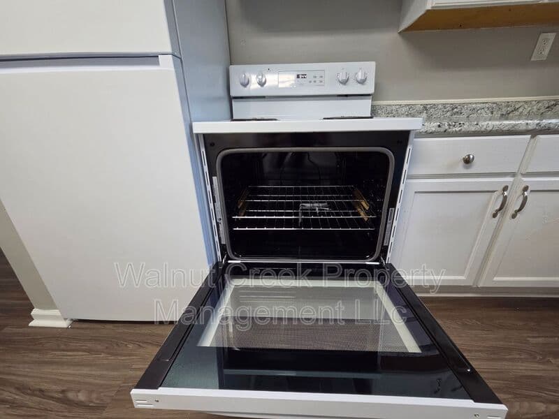 Elyria Condo: 41547 Elmwood St