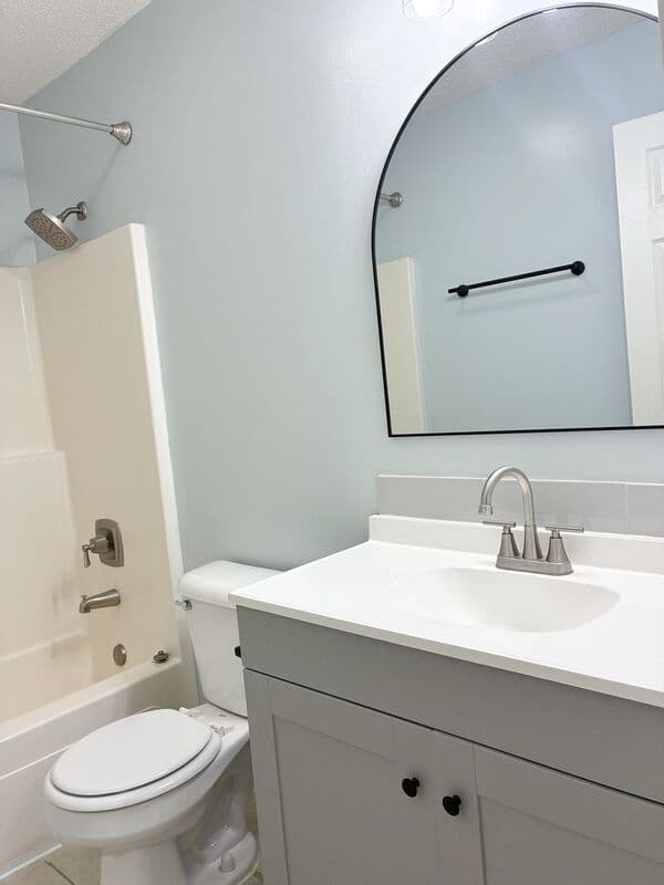 Rincon House: 105 E 9th St