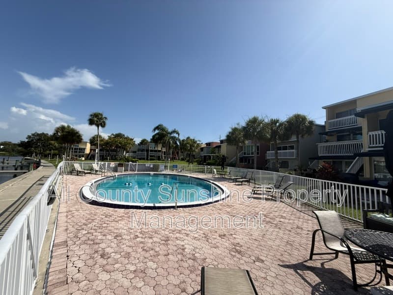 Tampa Condo: 2424 West Tampa Bay Blvd