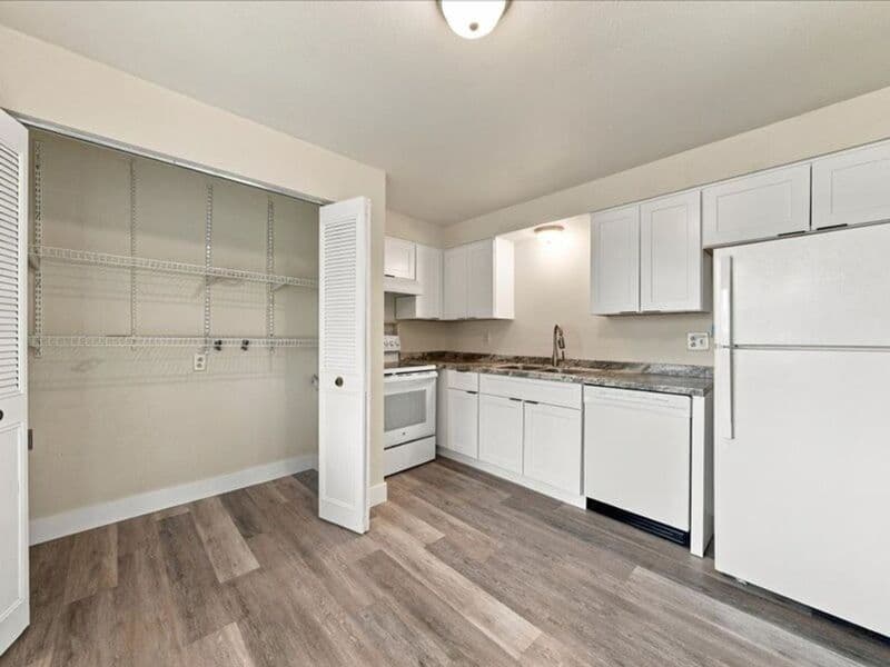 Kennewick Condo: 800 S. Huntington St.