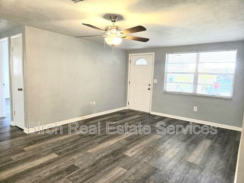 Holiday House: 3545 Nixon Rd