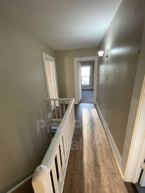 Freeport House: 217 North West Avenue