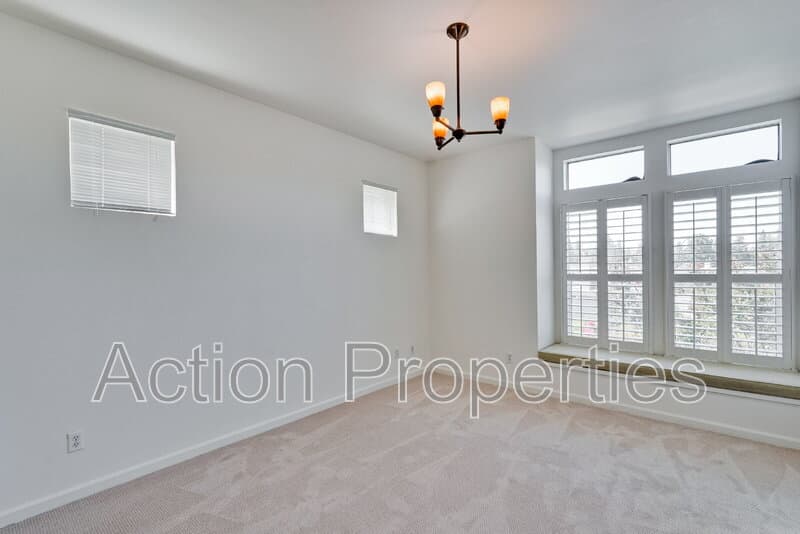 Mountain View Townhome: 146 Holly Court