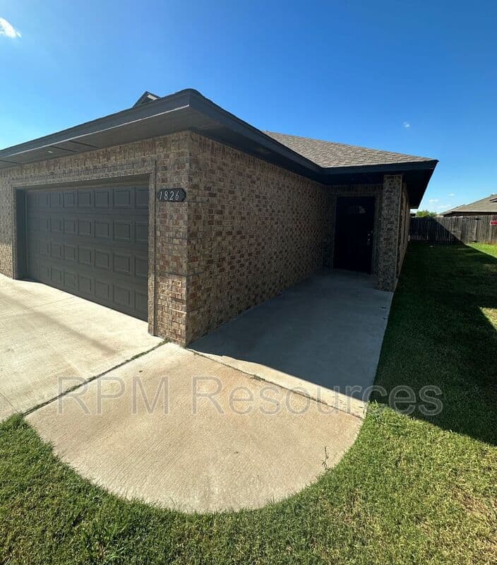 El Reno Condo: 1826 Cypress Lane