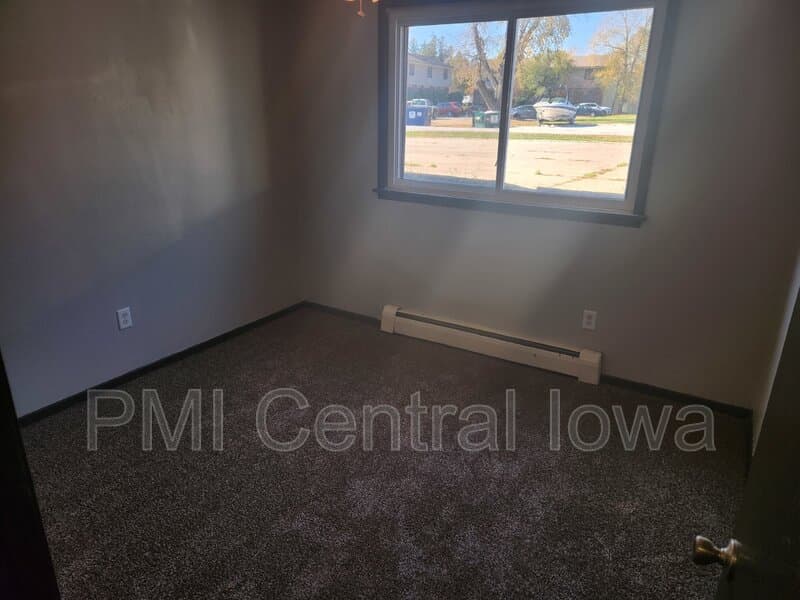 Waukee Condo: 450 Laurel St