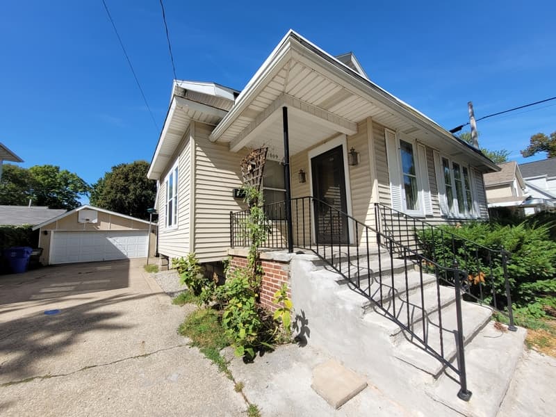 Appleton House: 1009 North Oneida Street