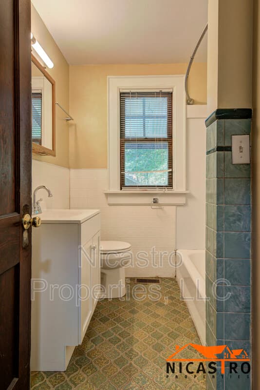Columbus House: 184 E Frambes Avenue