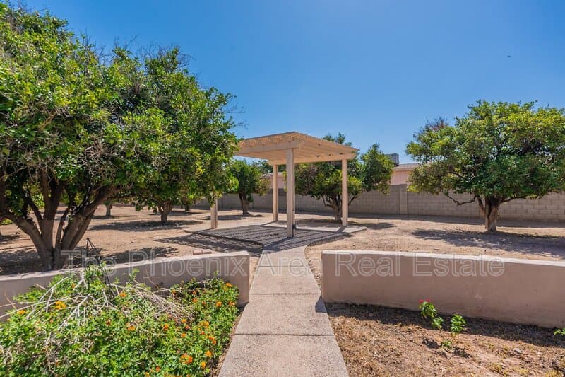 Mesa House: 4133 E Elmwood St