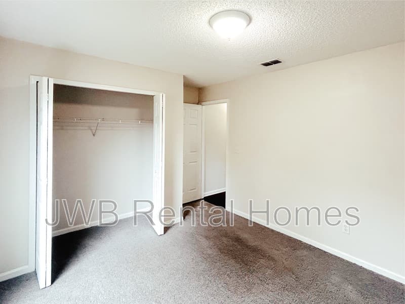 Orange Park House: 383 Turtle Dove Dr