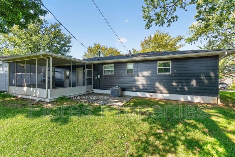 Columbus House: 6406 Faircrest Rd