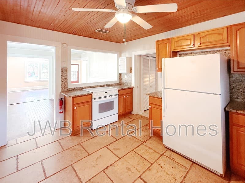 Jacksonville House: 3869 Concord St