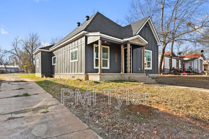 Paris House: 1279 Bonham Street