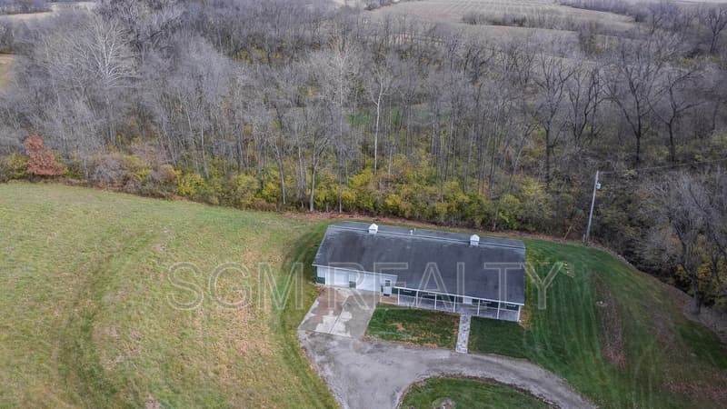 Belleville House: 3390 Wildview Way