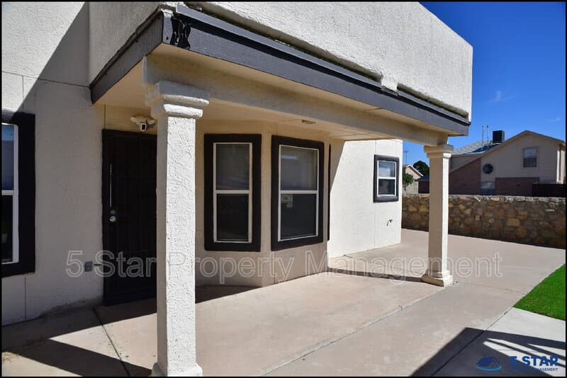 El Paso House: 12062 Ben Proctor Dr