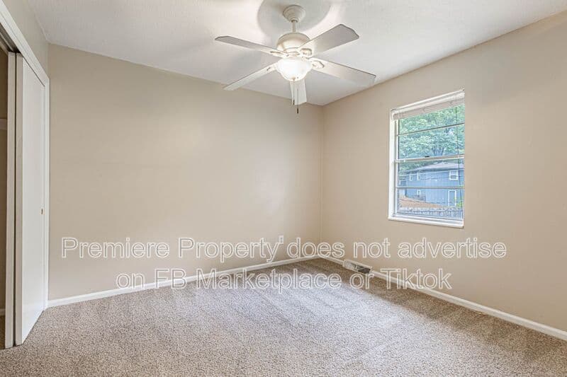 Merriam Townhome: 8722 W 70th St