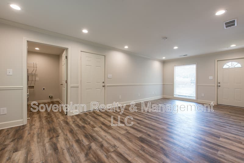 Atlanta House: 455 Bolton Rd NW