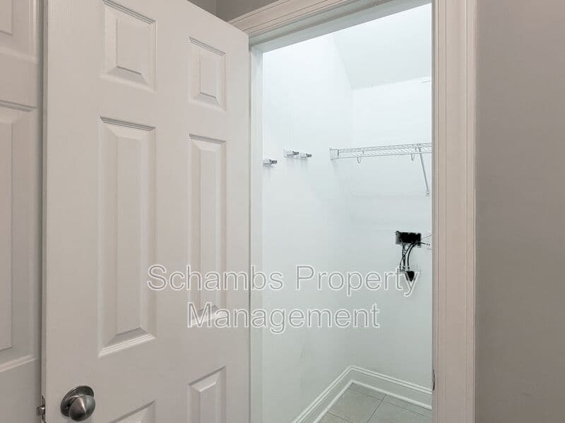 Fuquay Varina House: 414 Banagher Ln