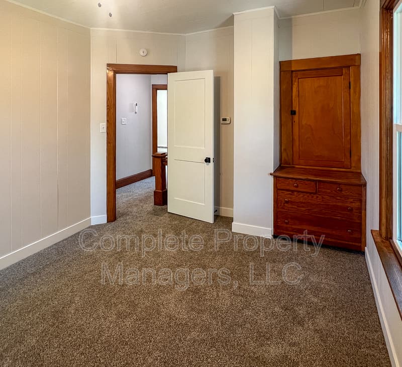 Albert Lea House: 711 Clausen Avenue