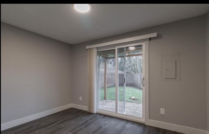 Vancouver House: 1420 Northeast 142nd Avenue