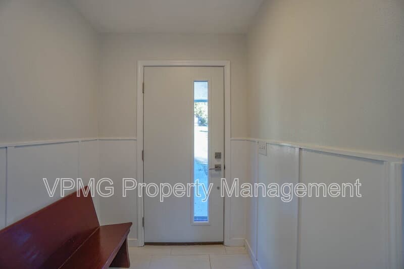 Ridgefield House: 139 N 19th Ct