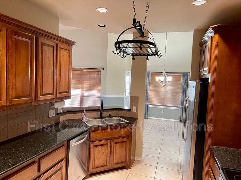 Moore House: 917 Renita Way