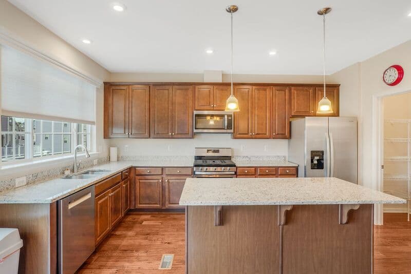 Fredericksburg House: 10100 Futbol Ct