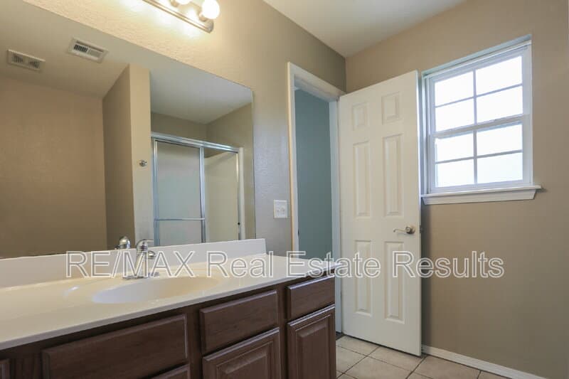 Centerton House: 1071 Evergreen St