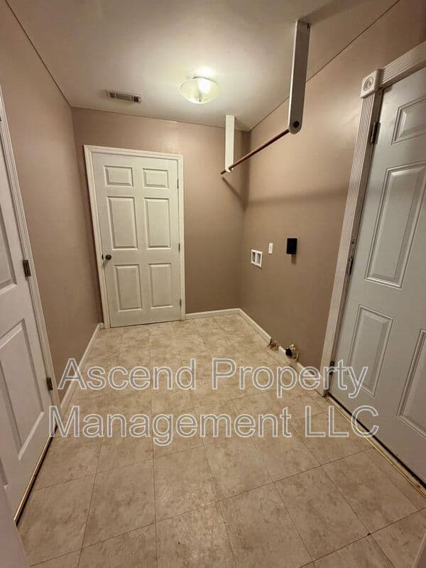Ooltewah House: 5428 Country Village Dr