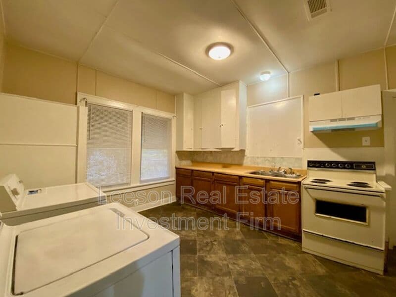 Shreveport House: 135 E Olive Street
