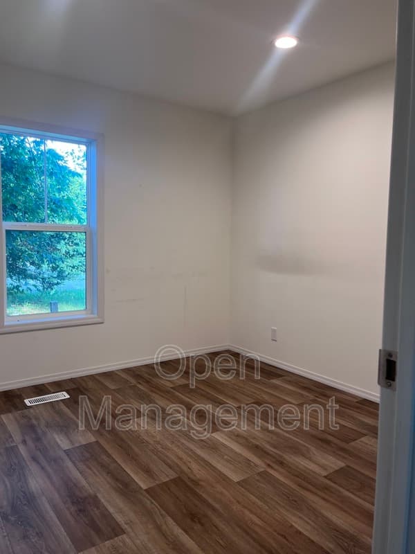 Ankeny House: 2301 Southwest Oralabor Road
