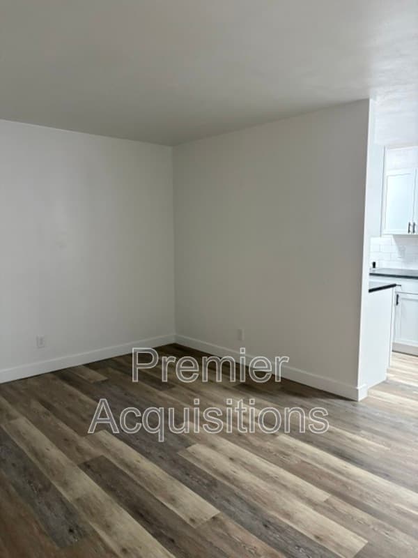 Belleville Condo: 1101 S 74th St