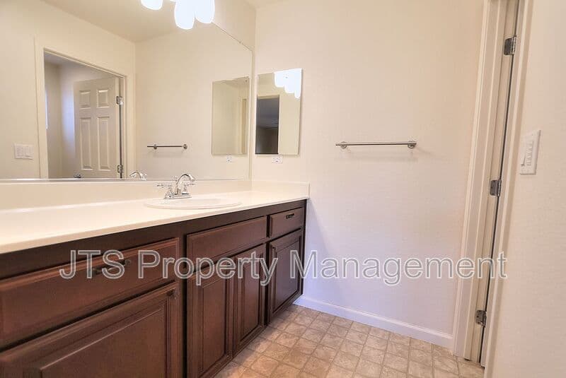 West Sacramento House: 4046 Martis Street
